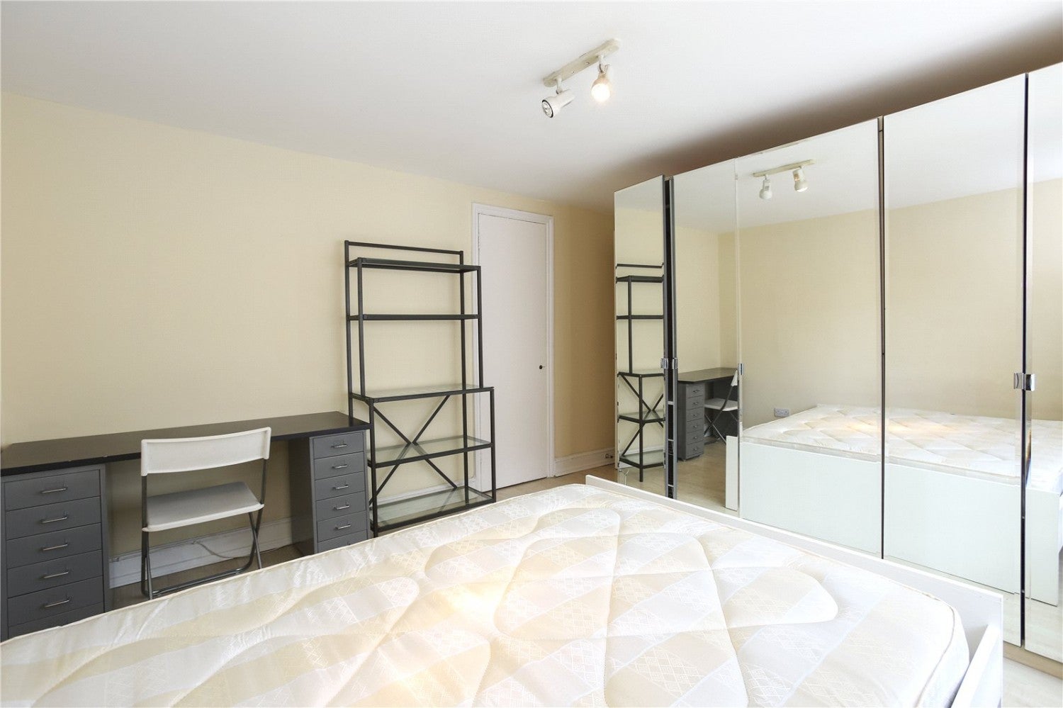 Flat Garner Street in Greater London