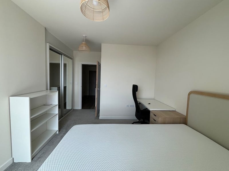 Room North End Road in Greater London