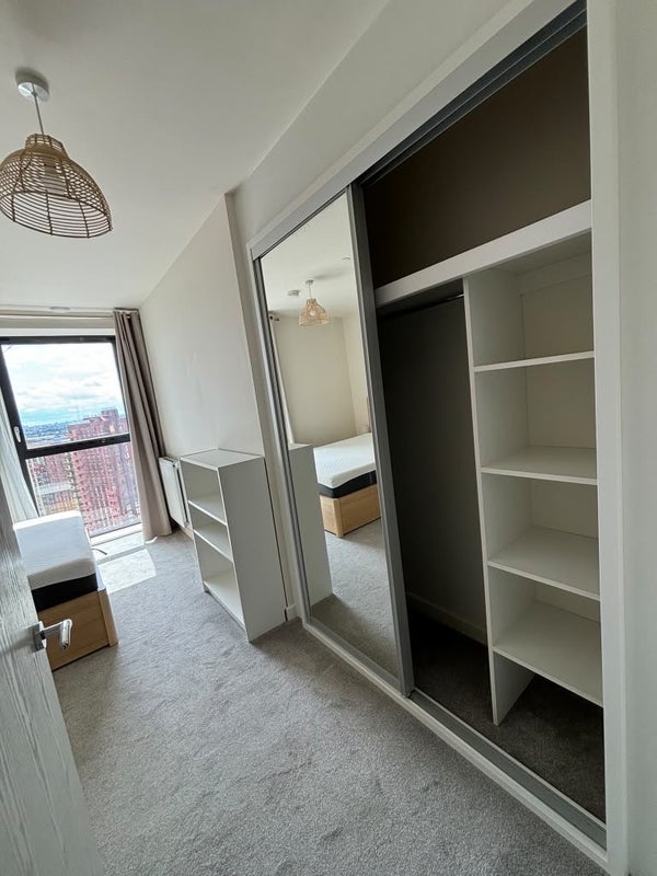Room North End Road in Greater London