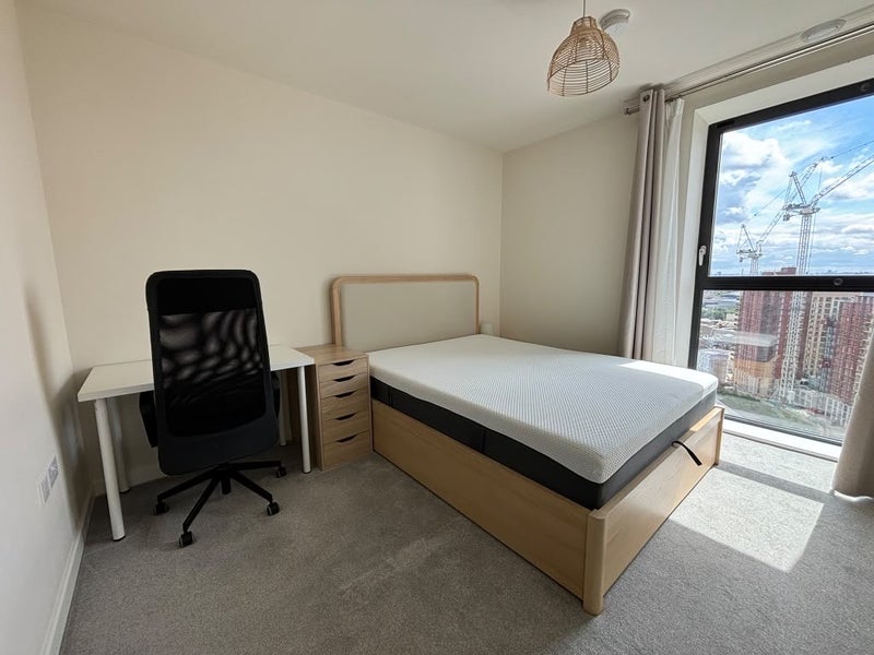 Room North End Road in Greater London