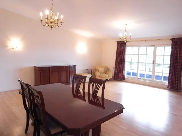 Flat Putney Hill in Greater London