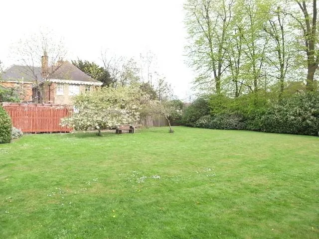 Flat Putney Hill in Greater London