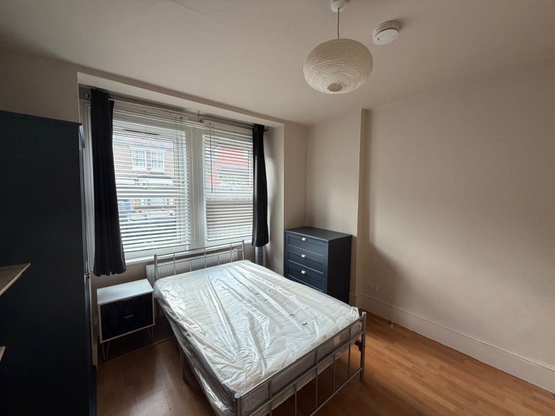 Room Trundley's Road in Greater London