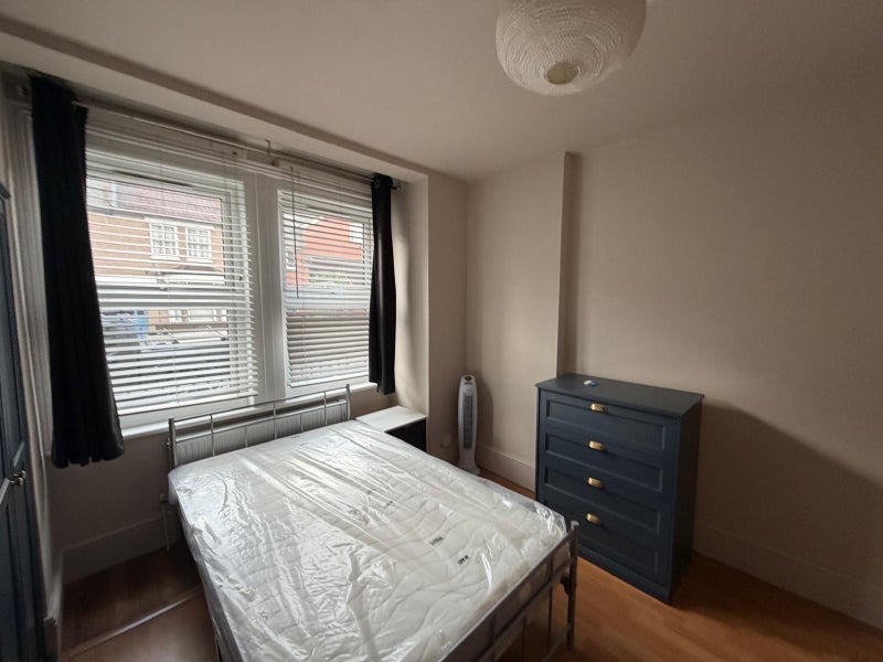 Room Trundley's Road in Greater London