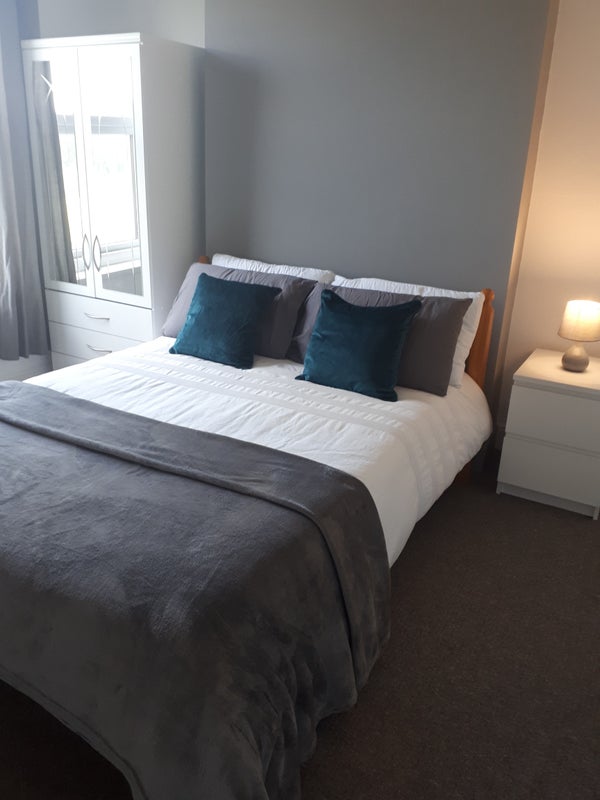 Room Mostyn Road in Birmingham