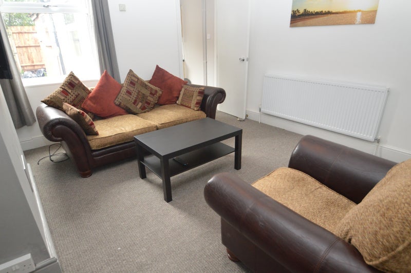Room Mostyn Road in Birmingham