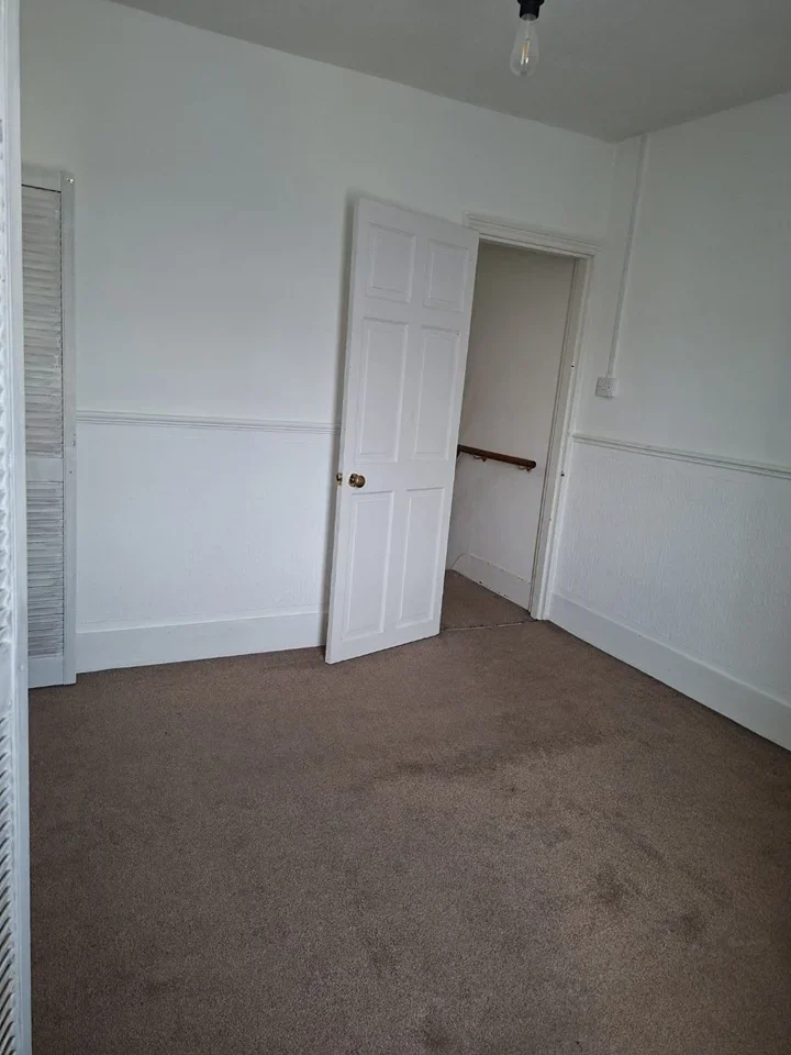 Room Cross Lane East in Gravesham