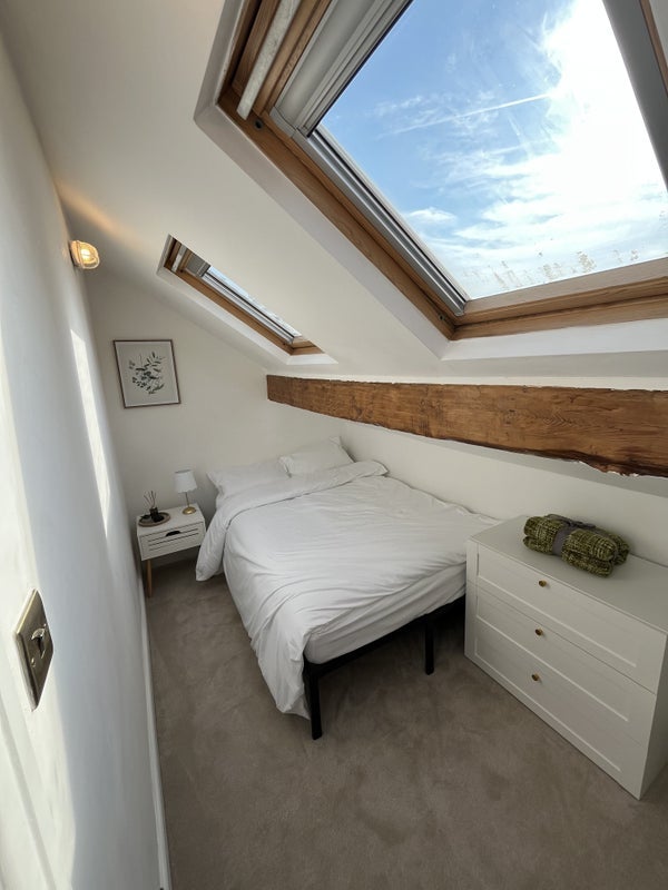 Room Hawksworth Grove in Leeds