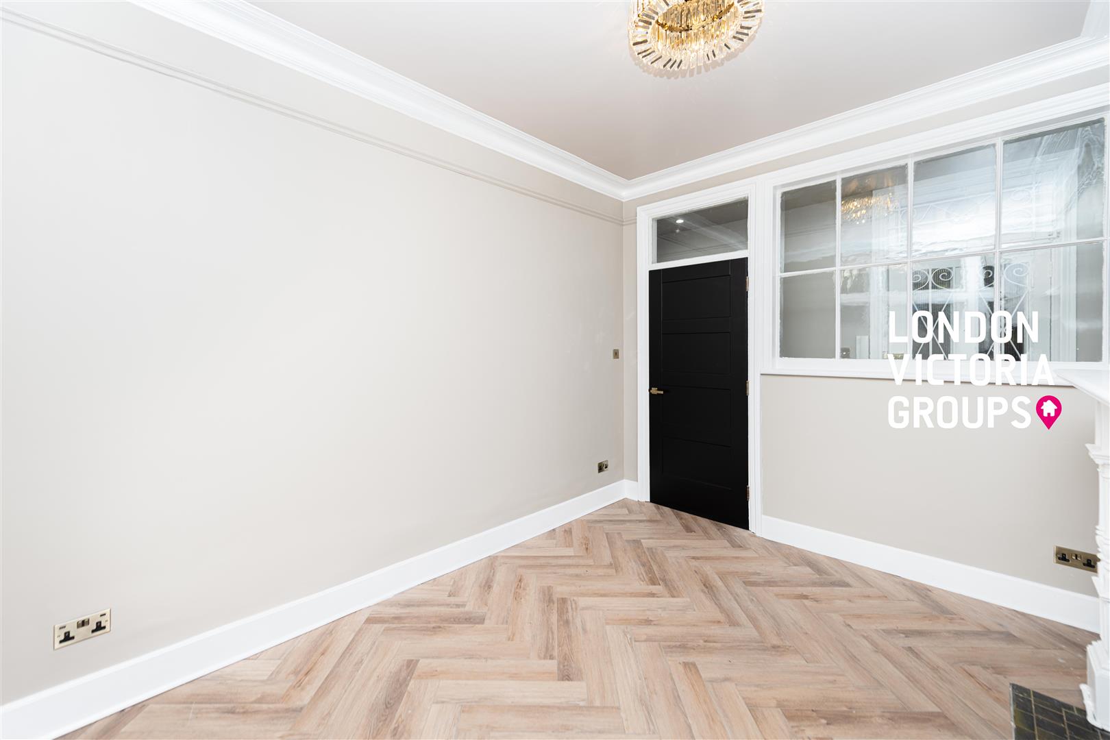 Flat Iverna Court in Greater London