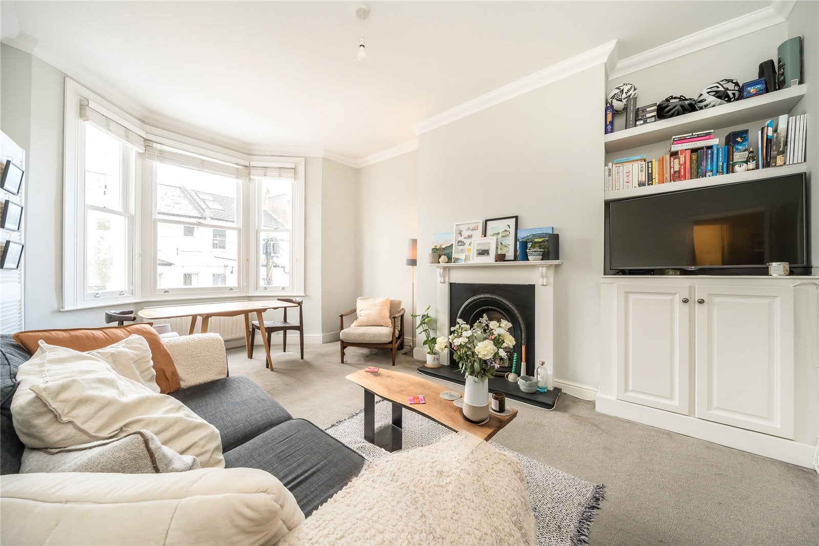 Flat Leathwaite Road in Greater London