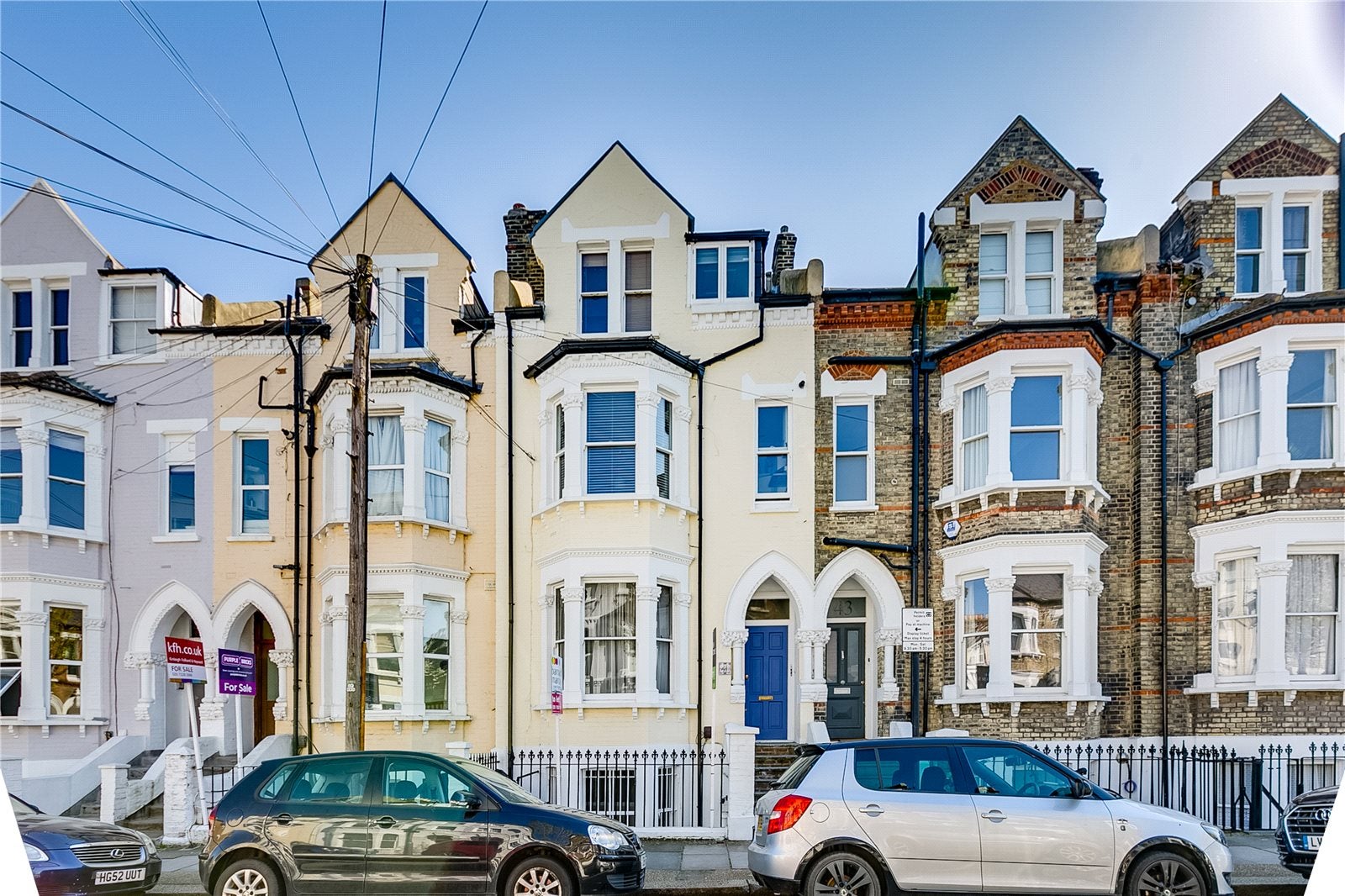 Flat Leathwaite Road in Greater London