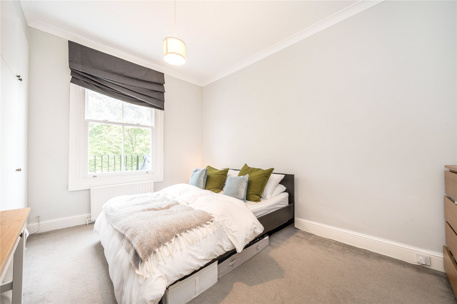 Flat Leathwaite Road in Greater London