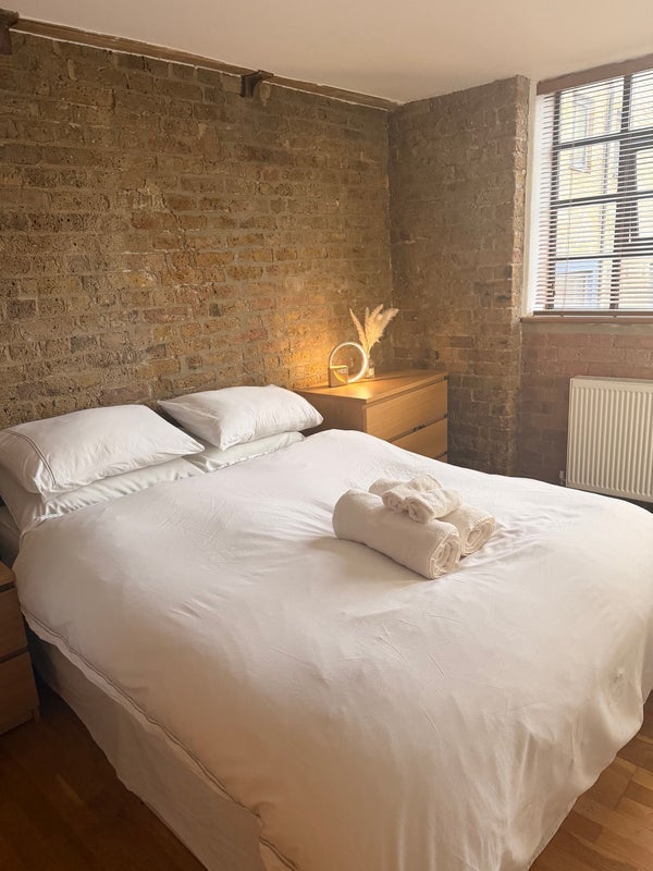 Room Long Lane in Greater London