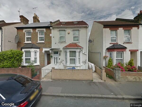 Flat Perran Road in Greater London