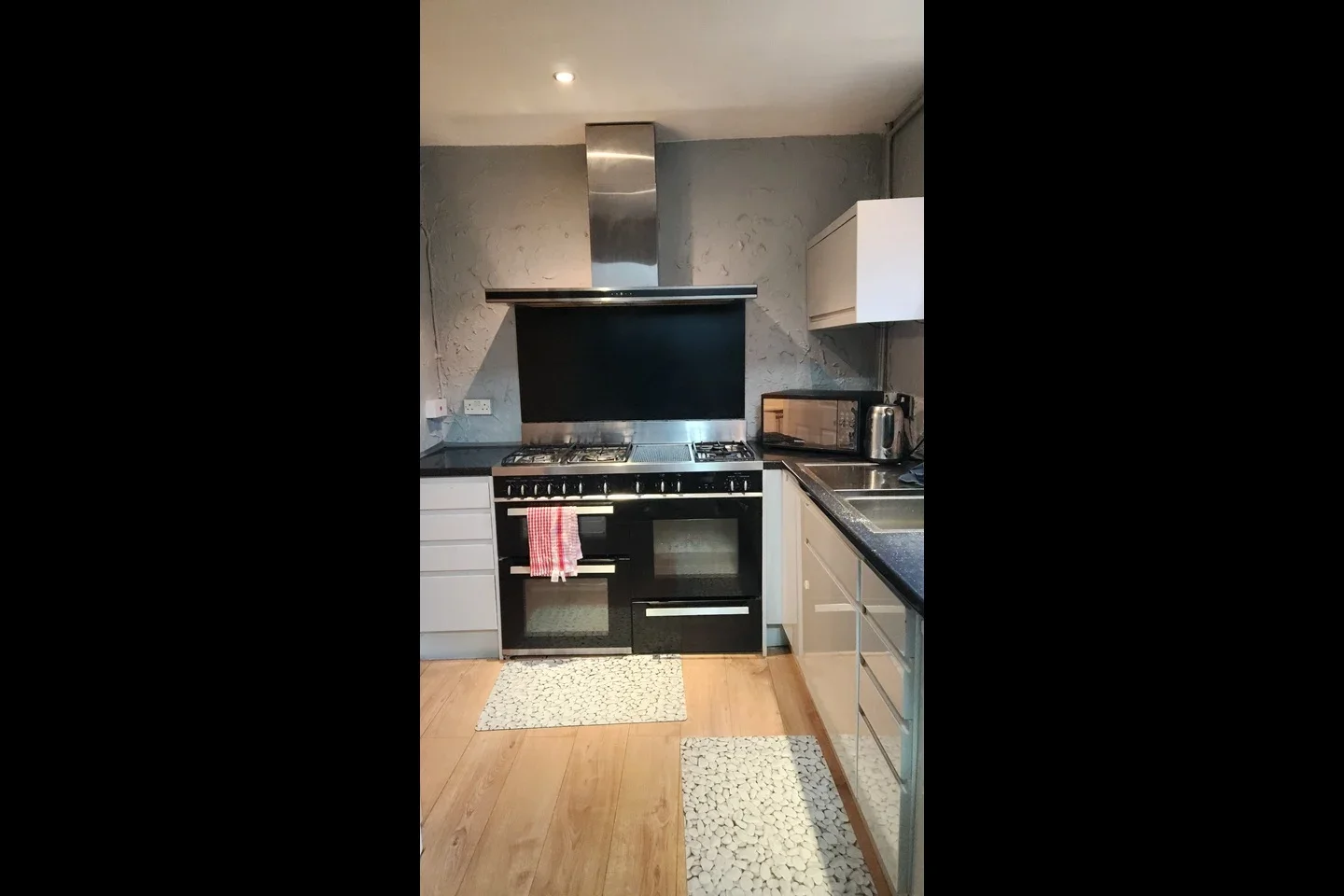 Room Grenville Road in Greater London