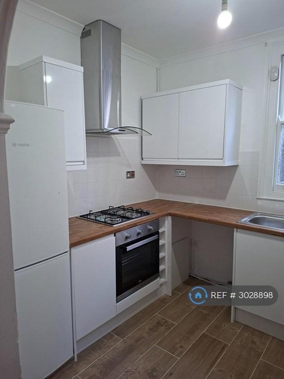 Flat Inchmery Road in Greater London