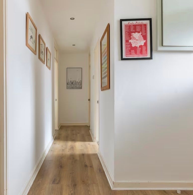 Room Strasburg Road in Greater London