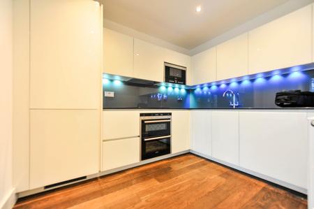 Flat Stamford Square in Greater London