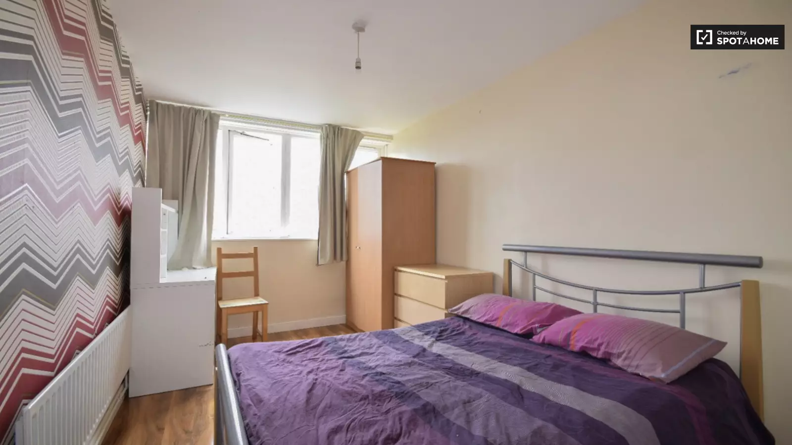Flat Clovelly Way in Greater London