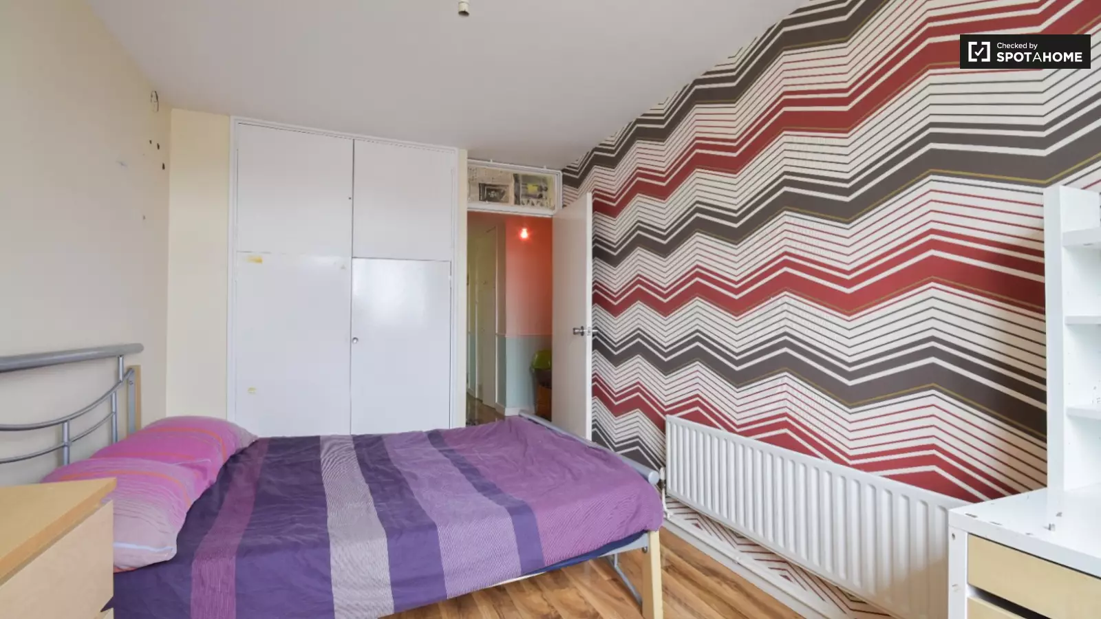 Flat Clovelly Way in Greater London