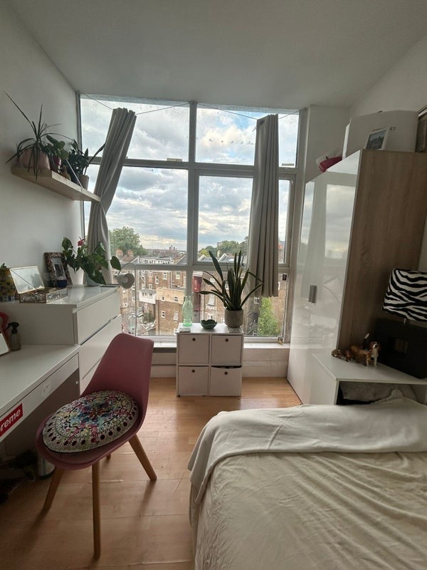 Room Netherton Road in Greater London