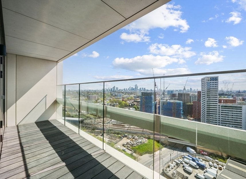 Flat York Way in Greater London