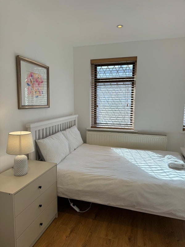 Room Dundee Road in Greater London