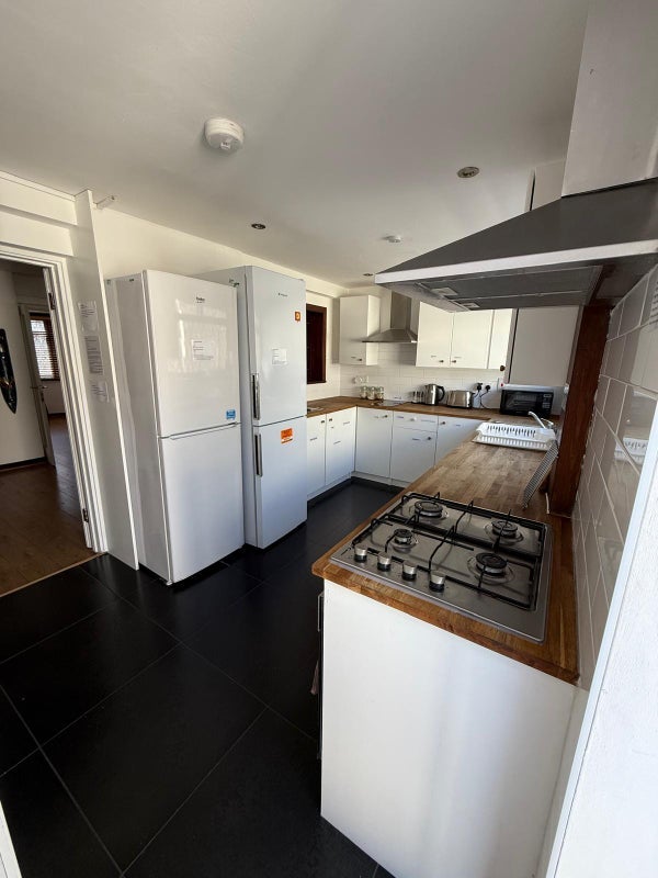 Room Dundee Road in Greater London