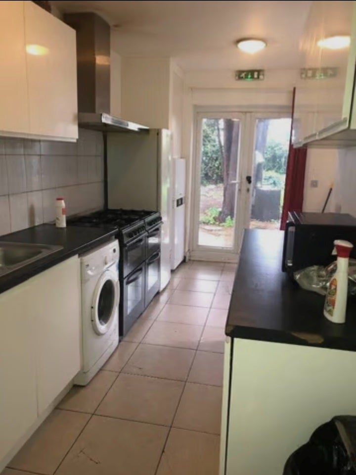 Room Western Avenue in Greater London