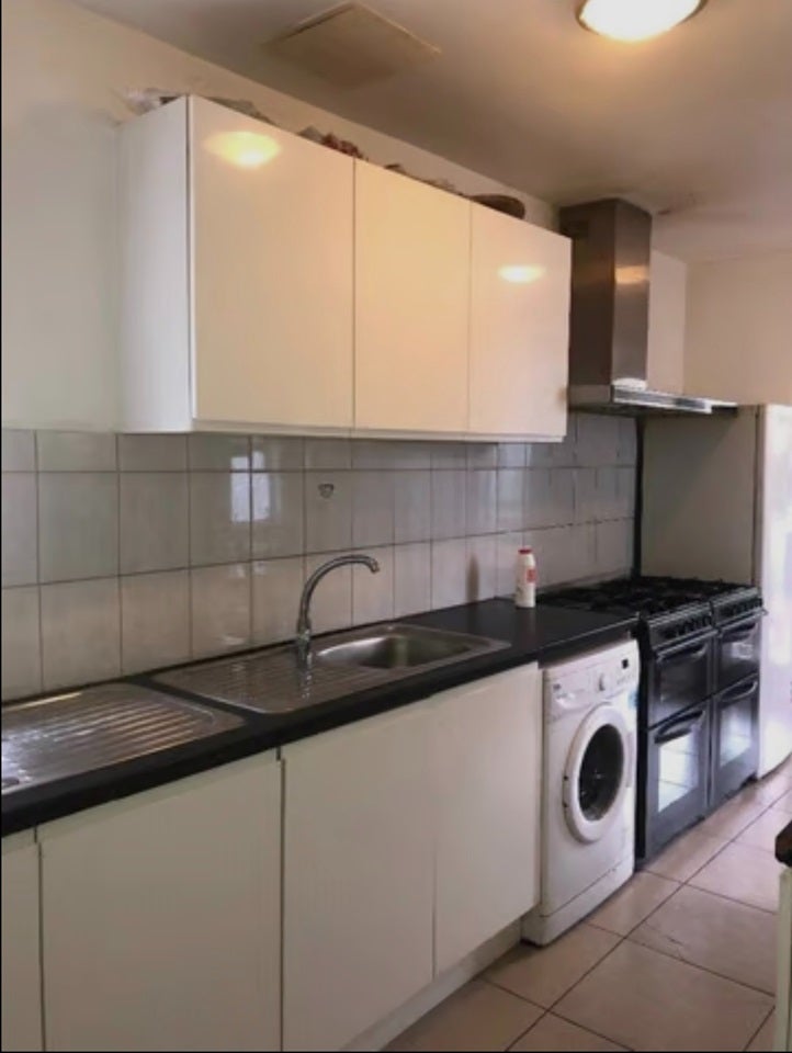 Room Western Avenue in Greater London