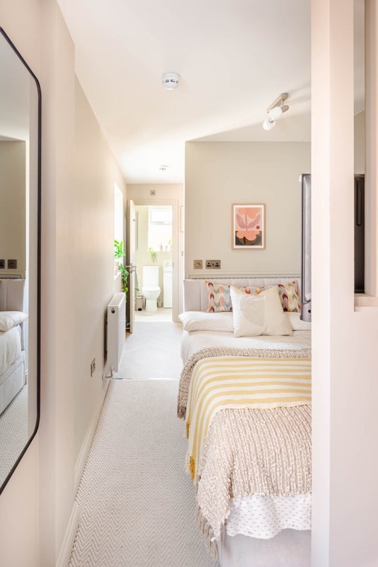 Room Rawdon Road in Maidstone