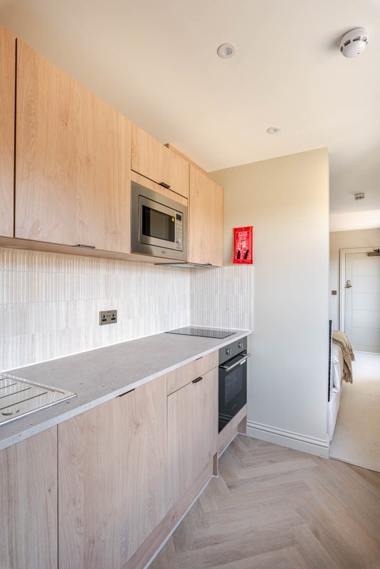 Room Rawdon Road in Maidstone