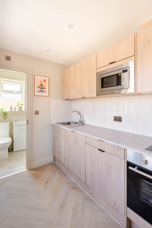 Room Rawdon Road in Maidstone