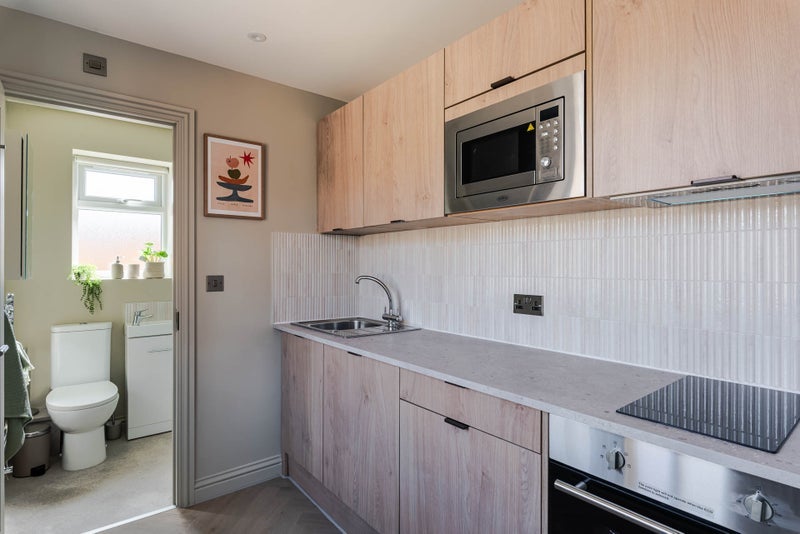 Room Rawdon Road in Maidstone