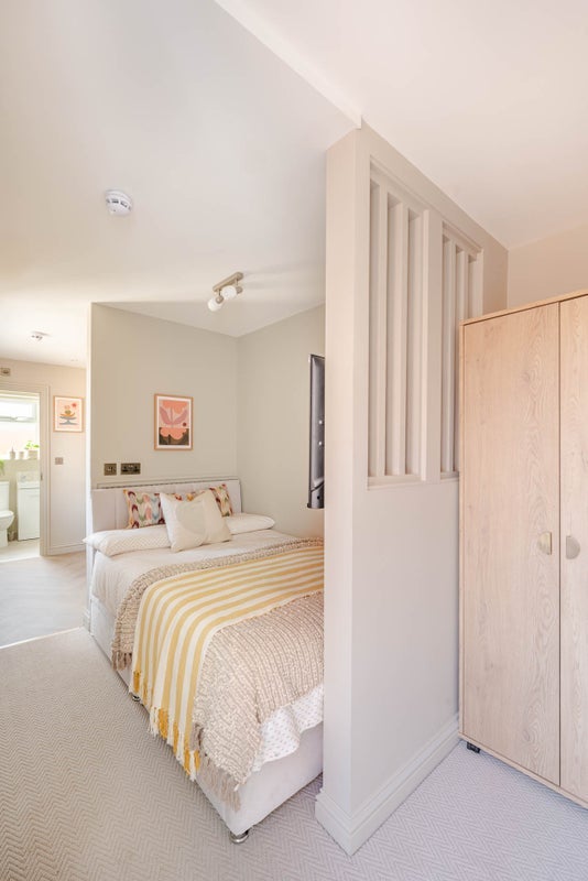 Room Rawdon Road in Maidstone