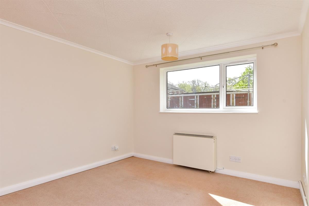 Flat Herington Road in Arun