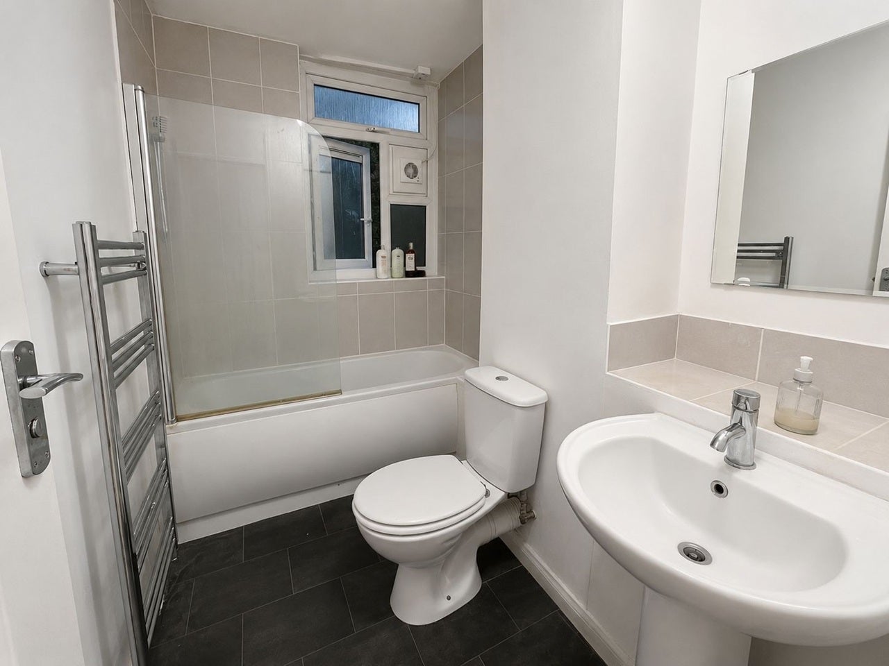 Room Rupert Gardens in Greater London