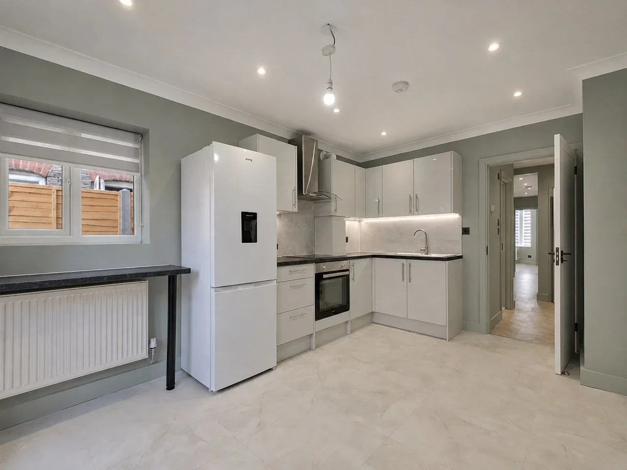 Flat Bingley Road in Greater London