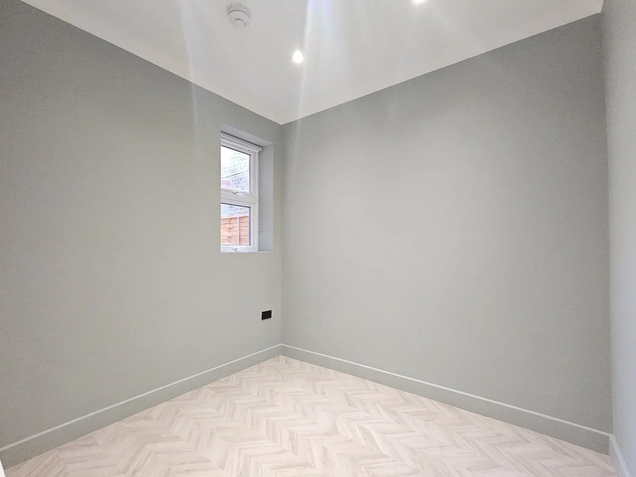 Flat Bingley Road in Greater London