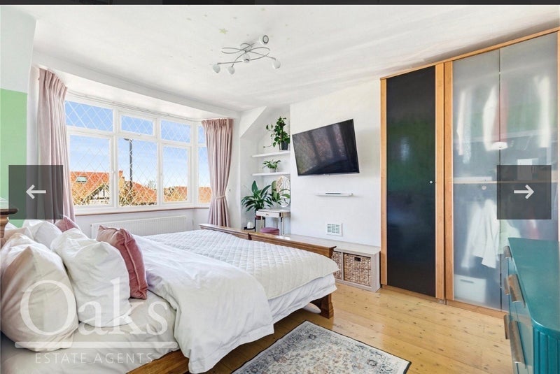 Room Ena Road in Greater London