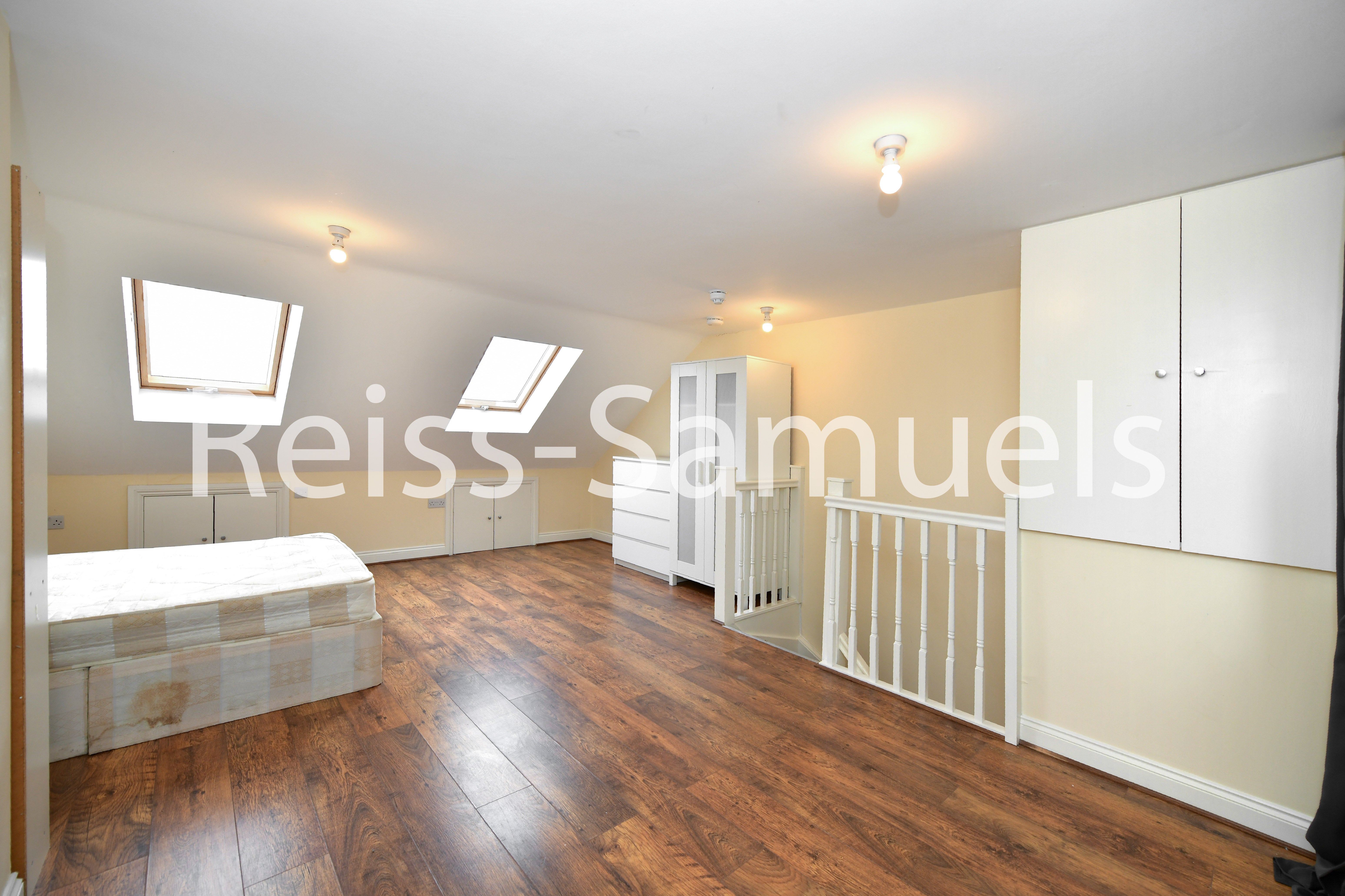 Flat Ambassador Square in Greater London
