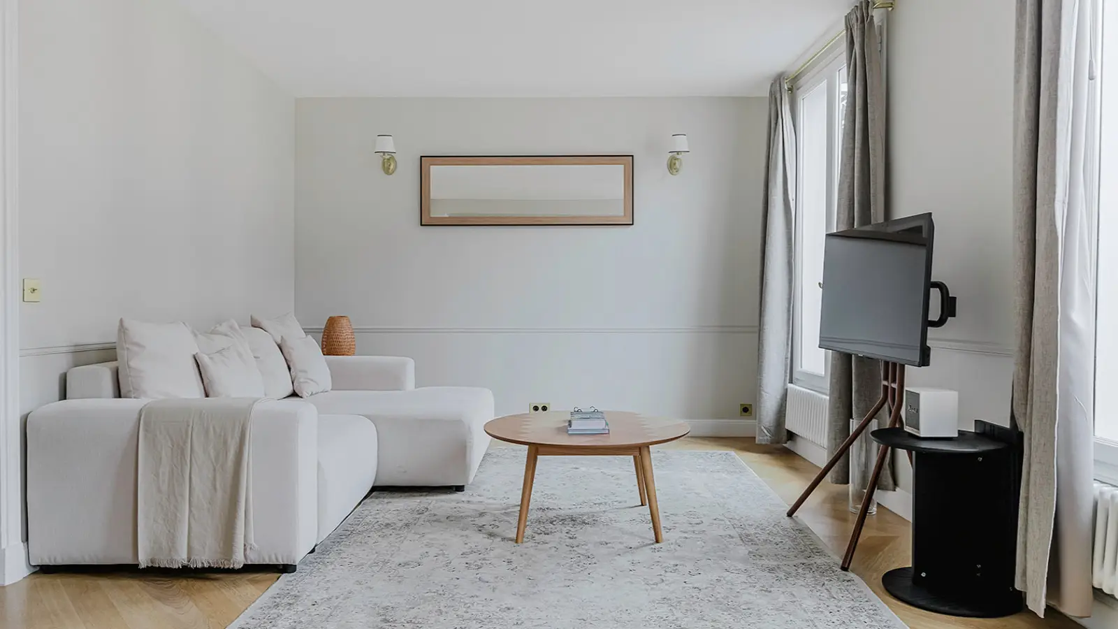 Flat Rue Volney in Paris