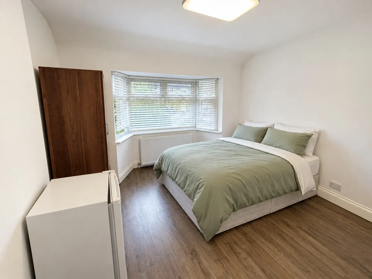 Room Paddock Road in Greater London