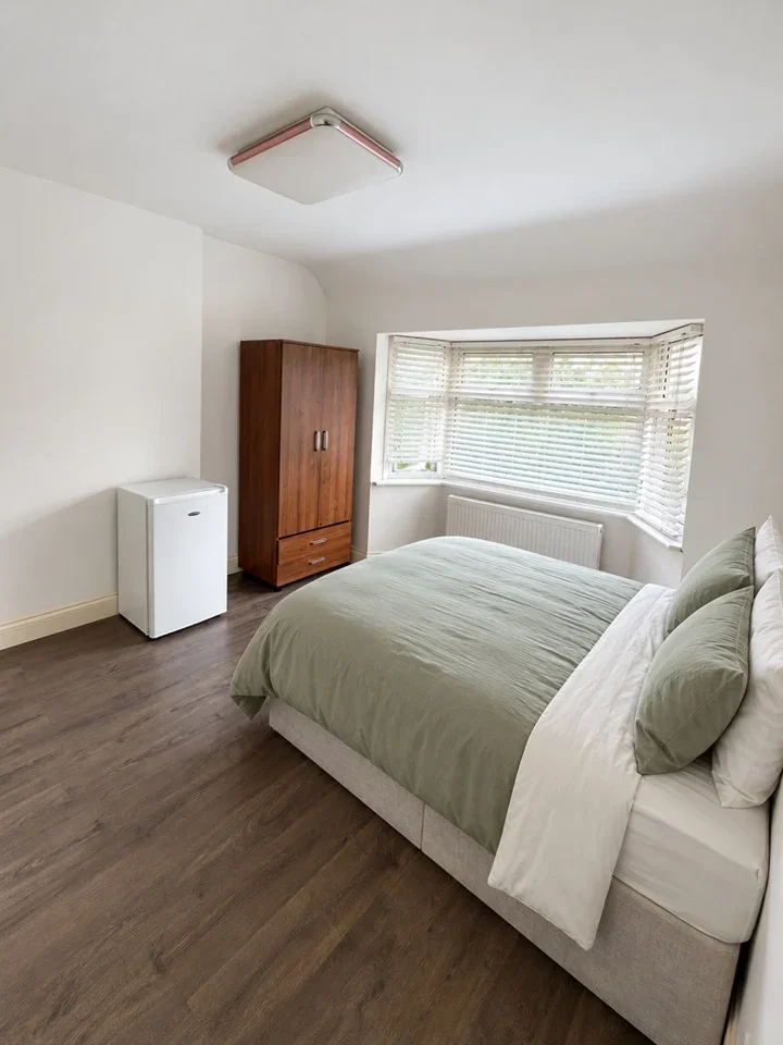 Room Paddock Road in Greater London