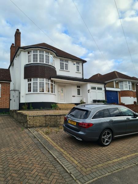 House Courtlands Drive in Watford