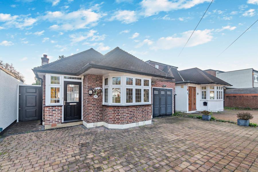 House Farm Avenue in Greater London
