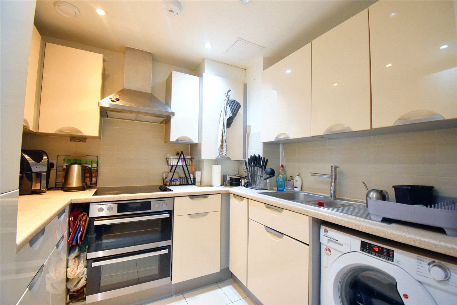 Flat Triangle Mews in Greater London