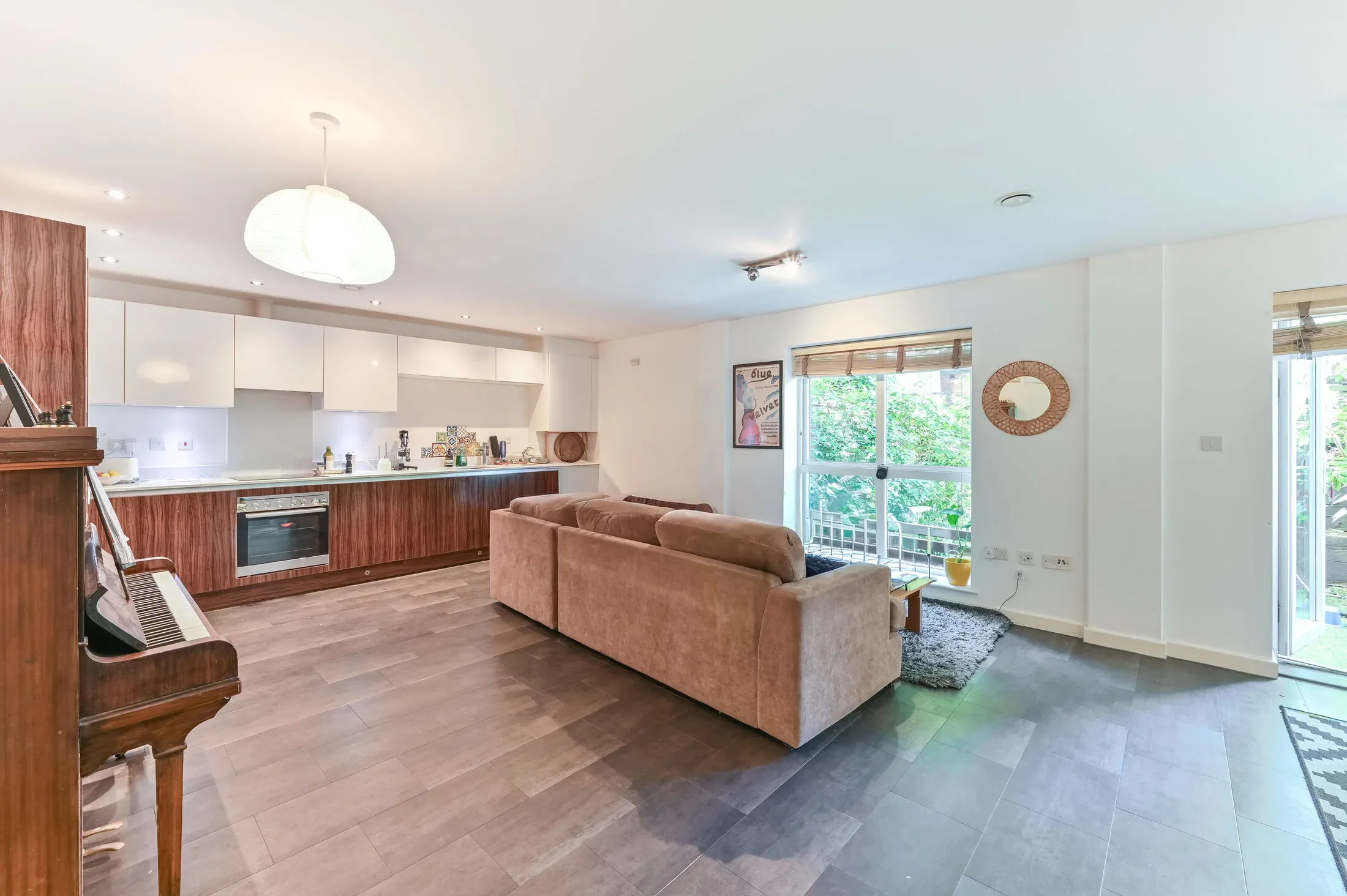 Flat Morden Hill in Greater London