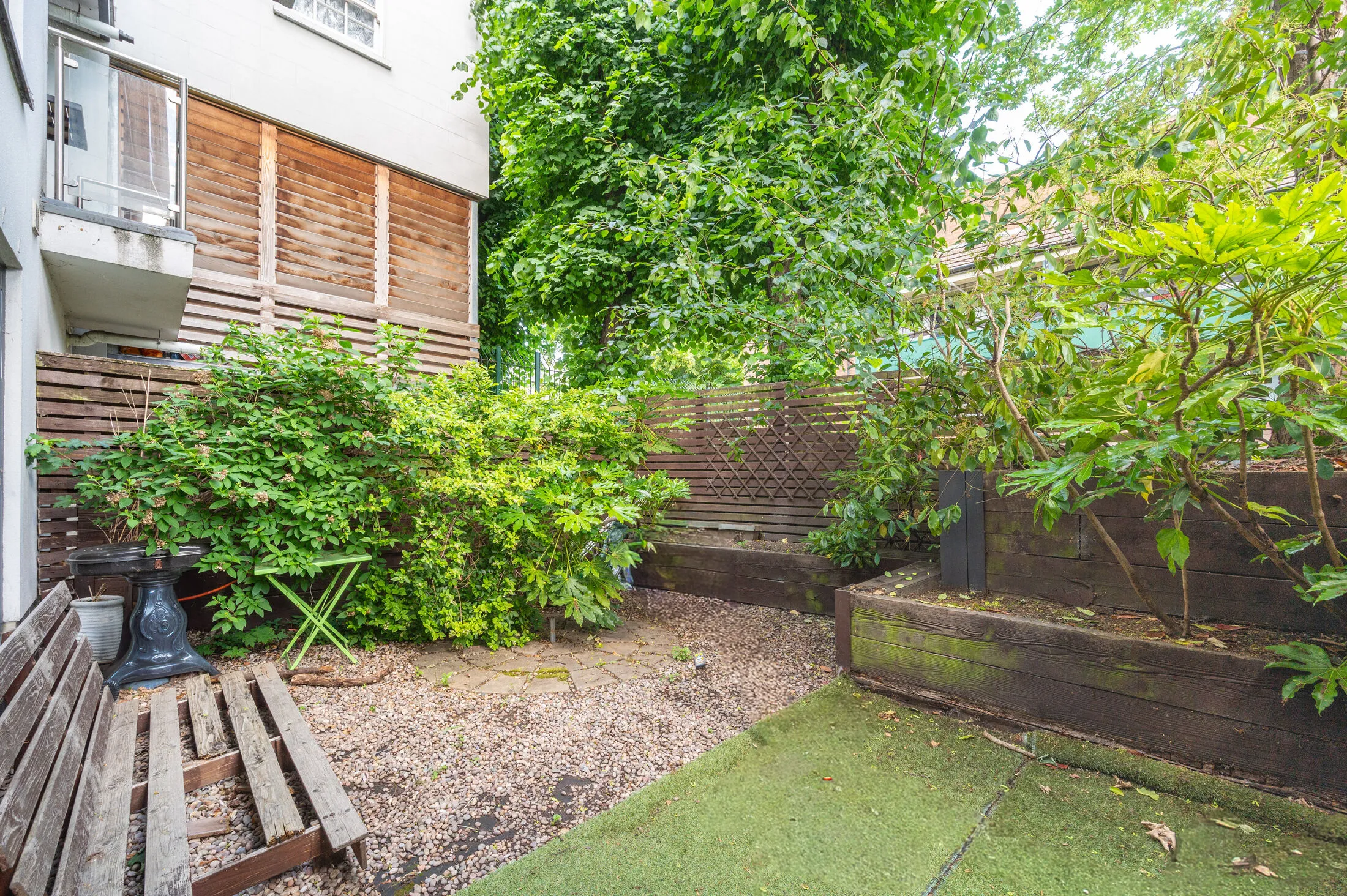 Flat Morden Hill in Greater London