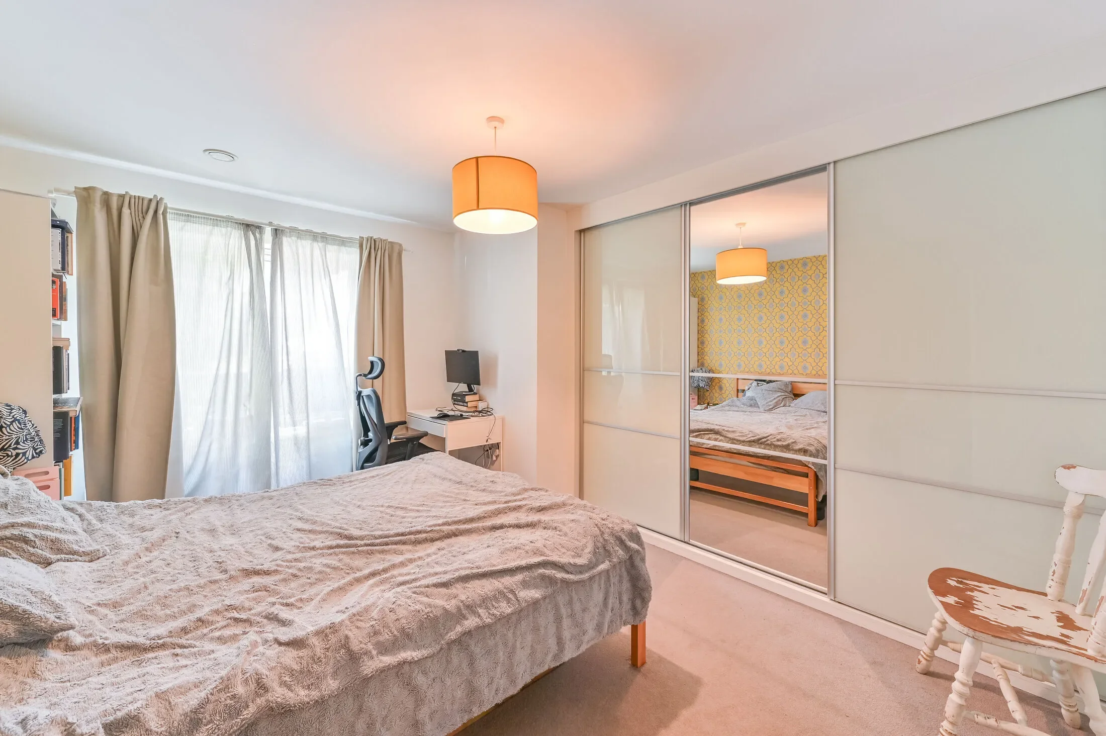 Flat Morden Hill in Greater London